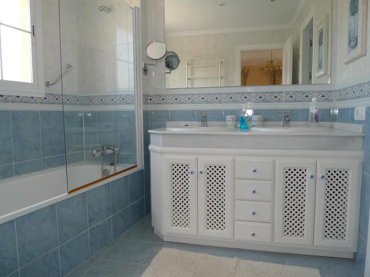 Torrox Costa Beachfront Apartment Екстер'єр фото