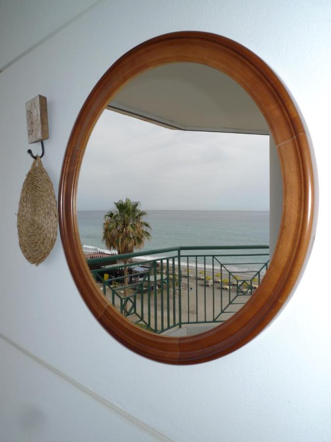 Torrox Costa Beachfront Apartment Екстер'єр фото